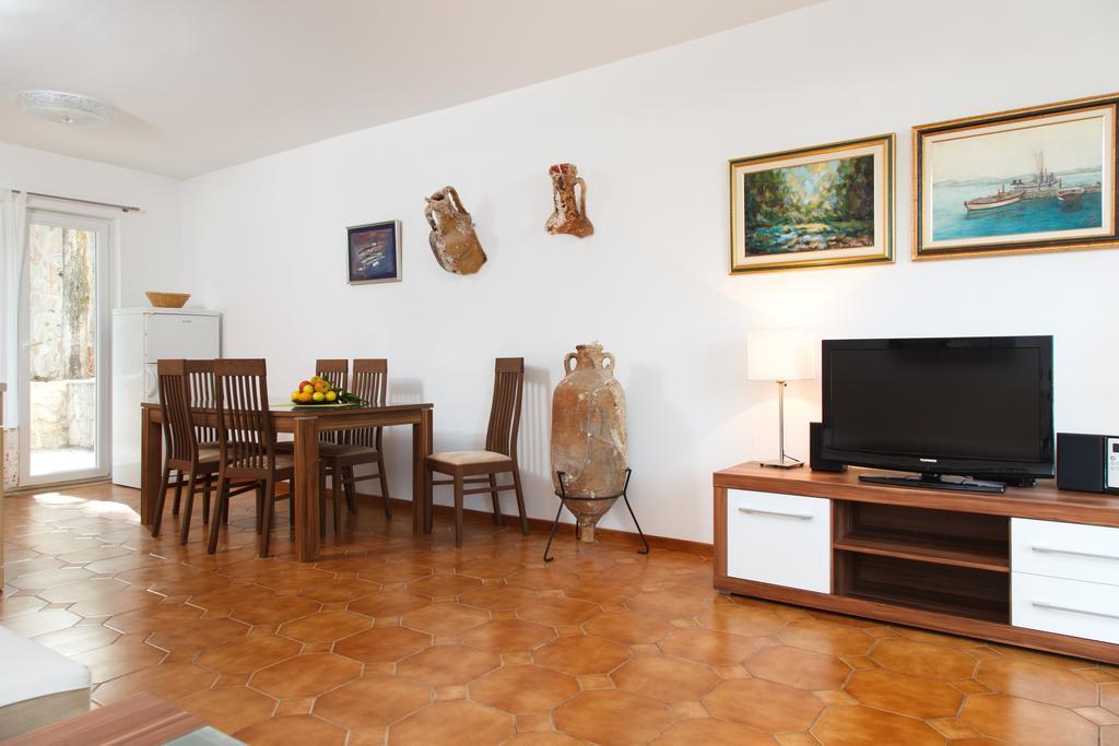 Apartments Tamar Jelsa  Zimmer foto